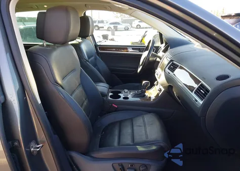 2016 Volkswagen Touareg Tdi Lux z USA, uszkodzony, nr VIN WVGEP9BP8GD001962